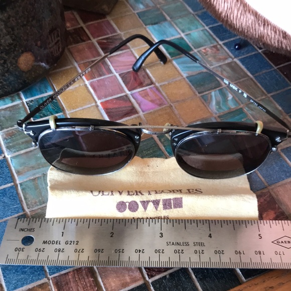 1980s Oliver Peoples frames and sunglass clip. Gunmetal and matte black. - Picture 8 of 11